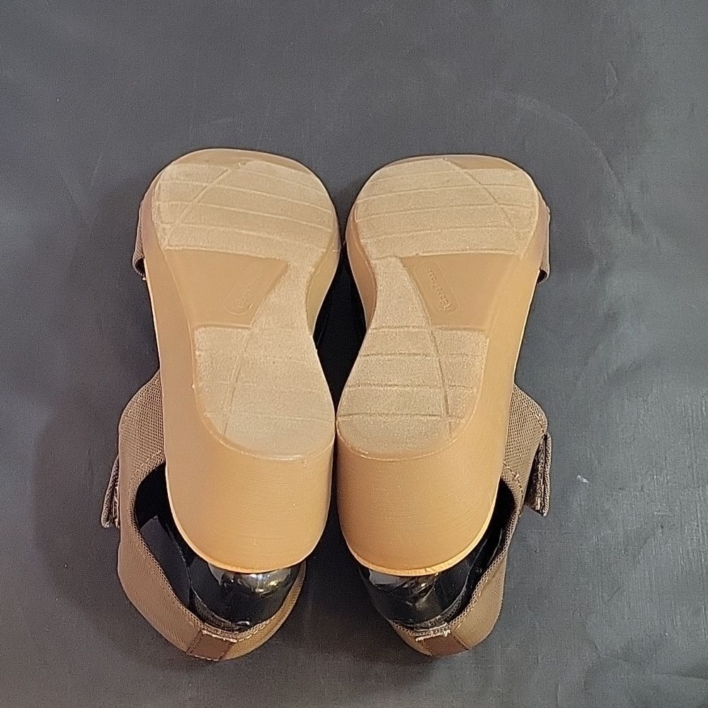 BRAND NEW BARETRAPS DOUBLE VELCRO STRAP OPEN TOE WOMEN"S SANDAL - Picture 10 of 13